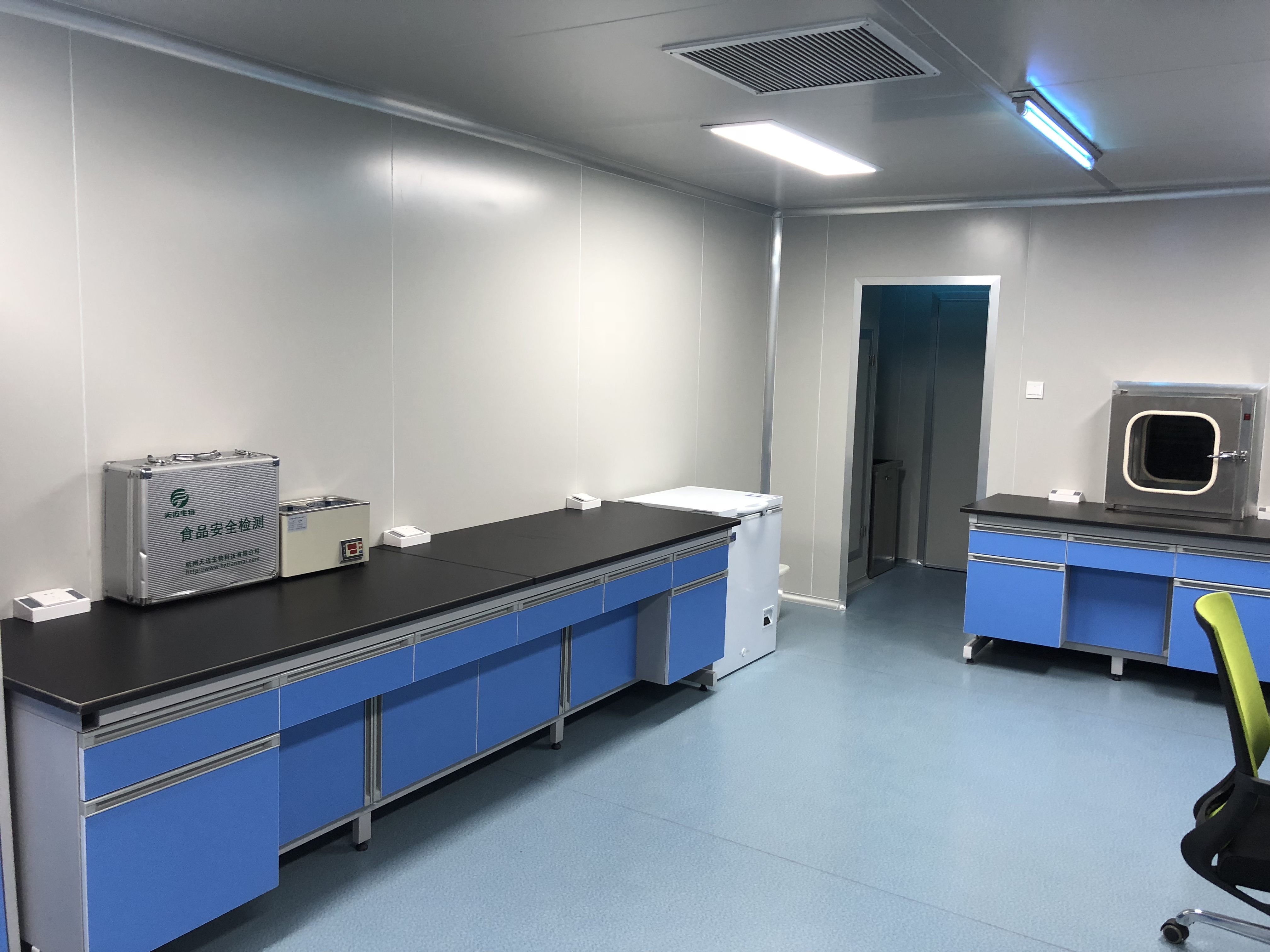 严格规整的化验室 严格规整的化验室