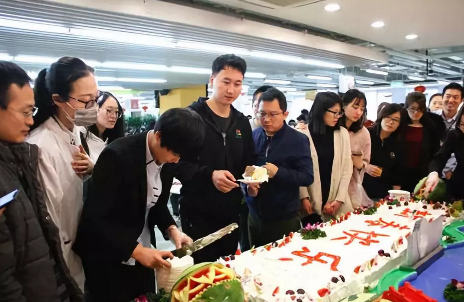 发放蛋糕 发放蛋糕